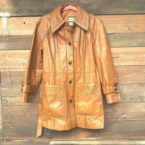 Suburban Heritage Woman's Leather Coat (16)